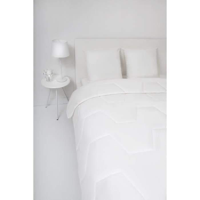Abeil Couette Legere Nuage De Douceur 220x240 Cm Blanc