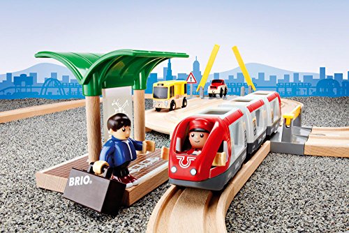 Brio World Circuit Correspondance Train / Bus - Coffret 33 Pieces - Circuit De Train En Bois - Ravensburger - Des 3 Ans - 33209