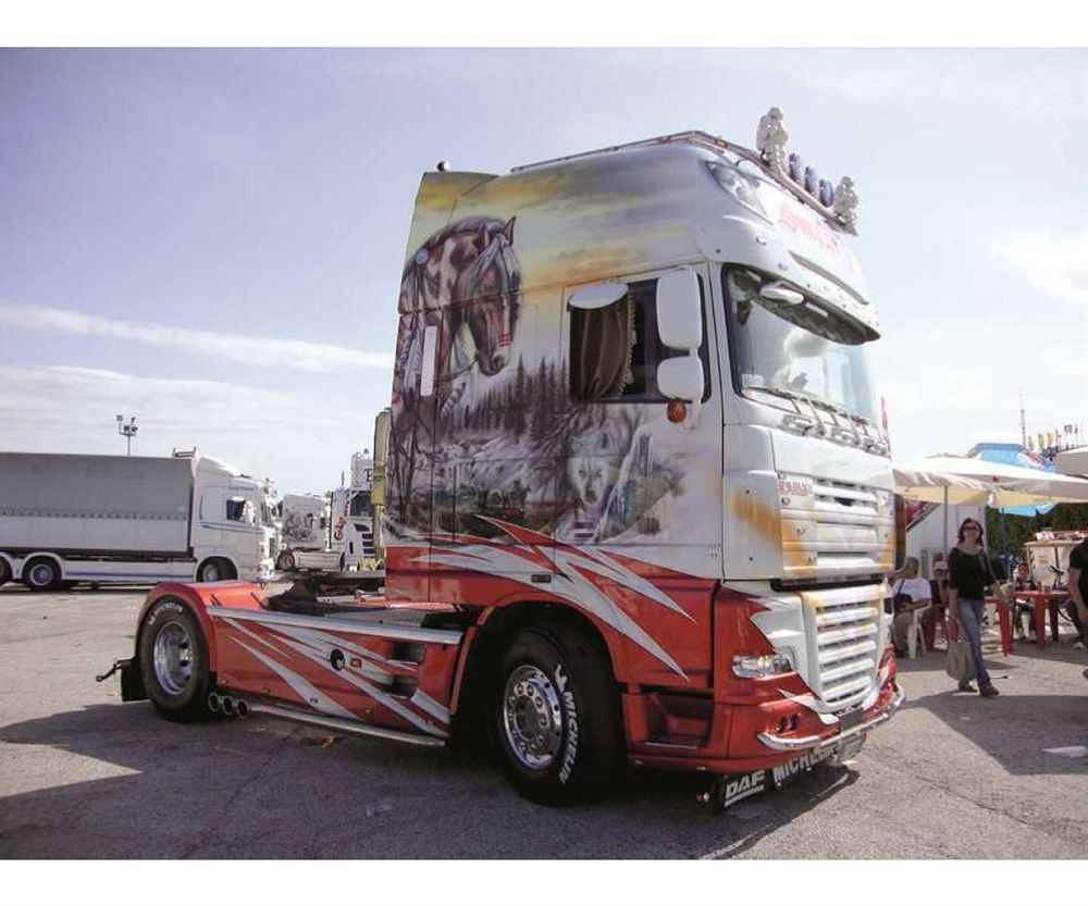 Maquette Camion Daf Xf-105 Showtruck Rouge Or Metal Naturel