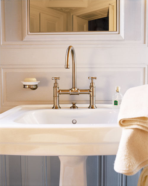 Melangeur lavabo 220 a pont