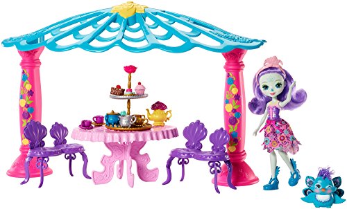 Mattel Enchantimals - Le Salon De The De Mme Paon - Coffret Incluant Une Poupee 15 Cm. Une Figurine Et Des Accessoires