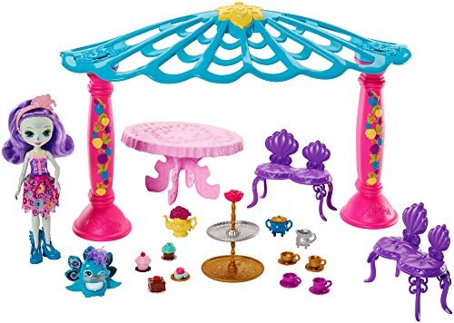 Mattel Enchantimals - Le Salon De The De Mme Paon - Coffret Incluant Une Poupee 15 Cm. Une Figurine Et Des Accessoires