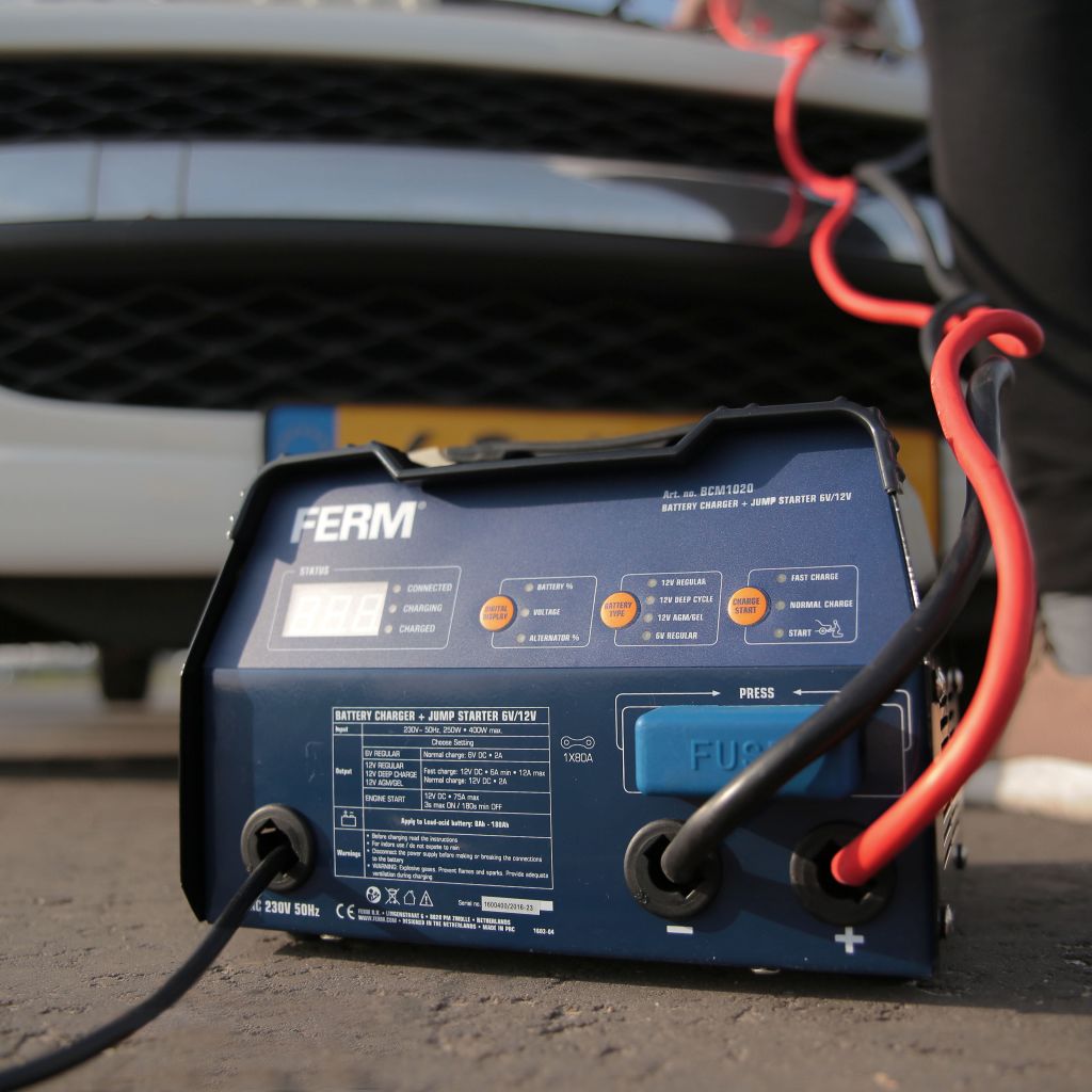 FERM BCM1020 Chargeur de batterie aide au demarrage 6V/12V -12A