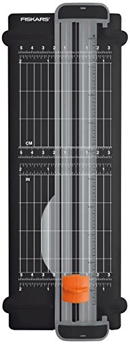 Fiskars Massicot Surecut Recycle A5 22 Cm Lame Titane Base 100 Resine Recyclee Vert