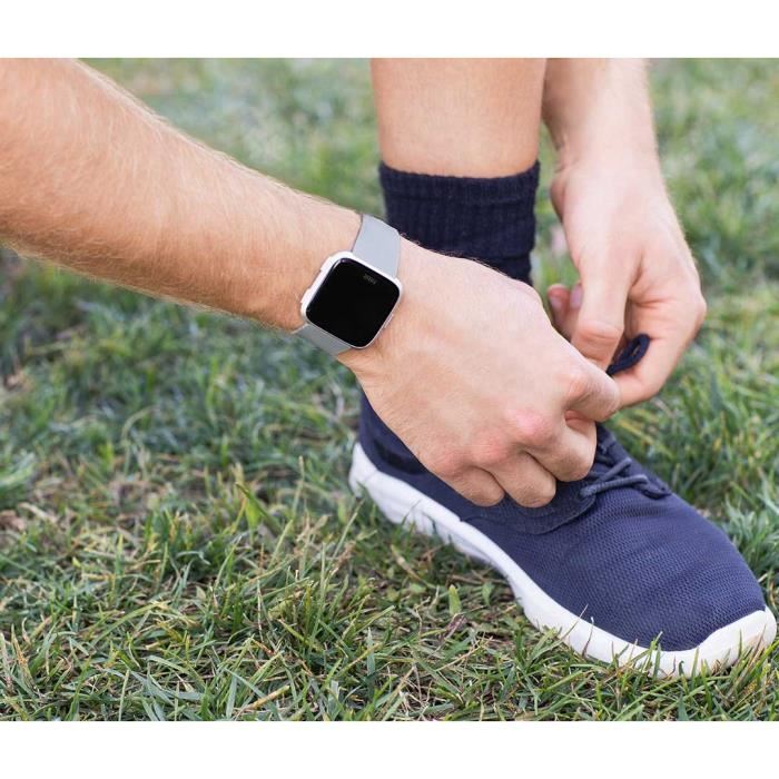 Montre-coach Connectee Fitbit Versa - Grise - Gps Connecte - Frequence Cardiaque Purepulse - Resistante A L'eau