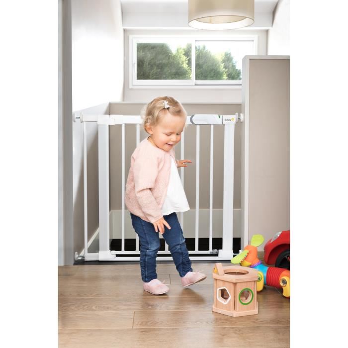 Barriere De Securite Flat Step Safety 1st Blanc Metal 73 80 Cm Pression Sans Vis Ni Percage Barre De Sol Plate
