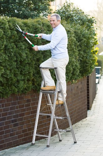 Escabeau - Wenko - 4 Marches - Aluminium - Capacite 150 Kg - Leger Et Transportable